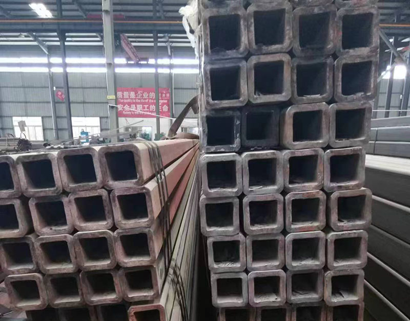 德兴无缝方管裂缝